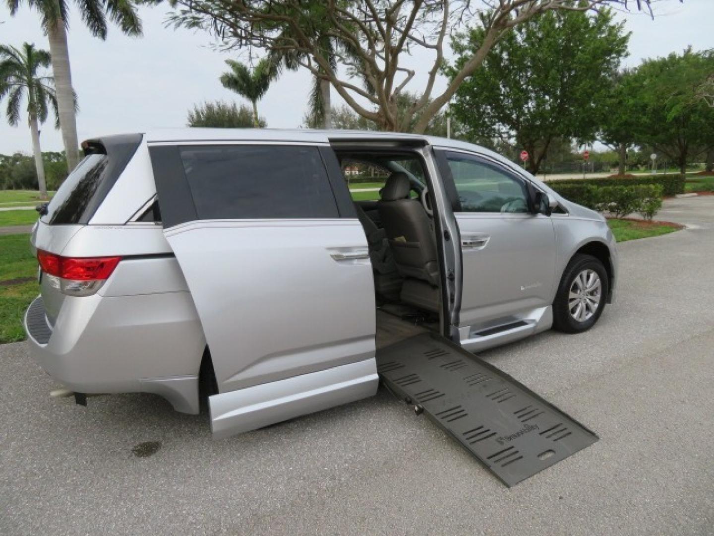 2014 Silver /GRAY Honda Odyssey EX-L (5FNRL5H68EB) with an 3.5L V6 SOHC 24V engine, 6-Speed Automatic transmission, located at 4301 Oak Circle #19, Boca Raton, FL, 33431, (954) 561-2499, 26.388861, -80.084038 - You are looking at Gorgeous Low Mileage 2014 Honda Odyssey EX-L Braunability Freedom Van Handicap Van Wheelchair Van Conversion Van with 25K Original Miles, Power Side Entry Ramp with Kneeling Van Function, Passenger Side Quick Lock System (same as ez lock), Quick Release Front Seats, Tie Down Syste - Photo#58